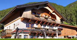 Gattererhof Urlaub auf dem Bauernhof Gsies Gsiesertal Kronplatz Pustertal Dolomiten Südtirol Italien Ferien Appartement Unterkunft Zimmer Erholung Skifahren Ski Langlaufen Wandern Natur Berge Tiere